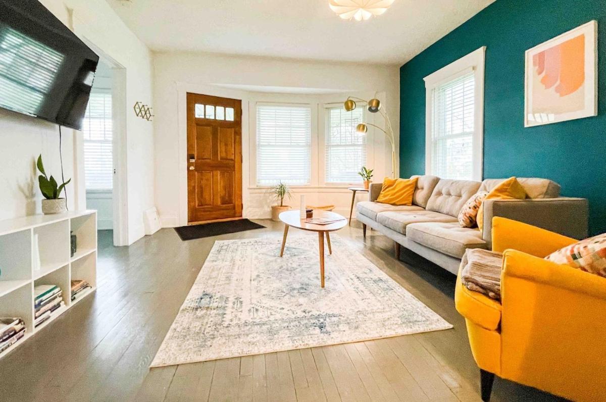 The Midcentury Modern 5 Min To Airport Pets! Cleveland