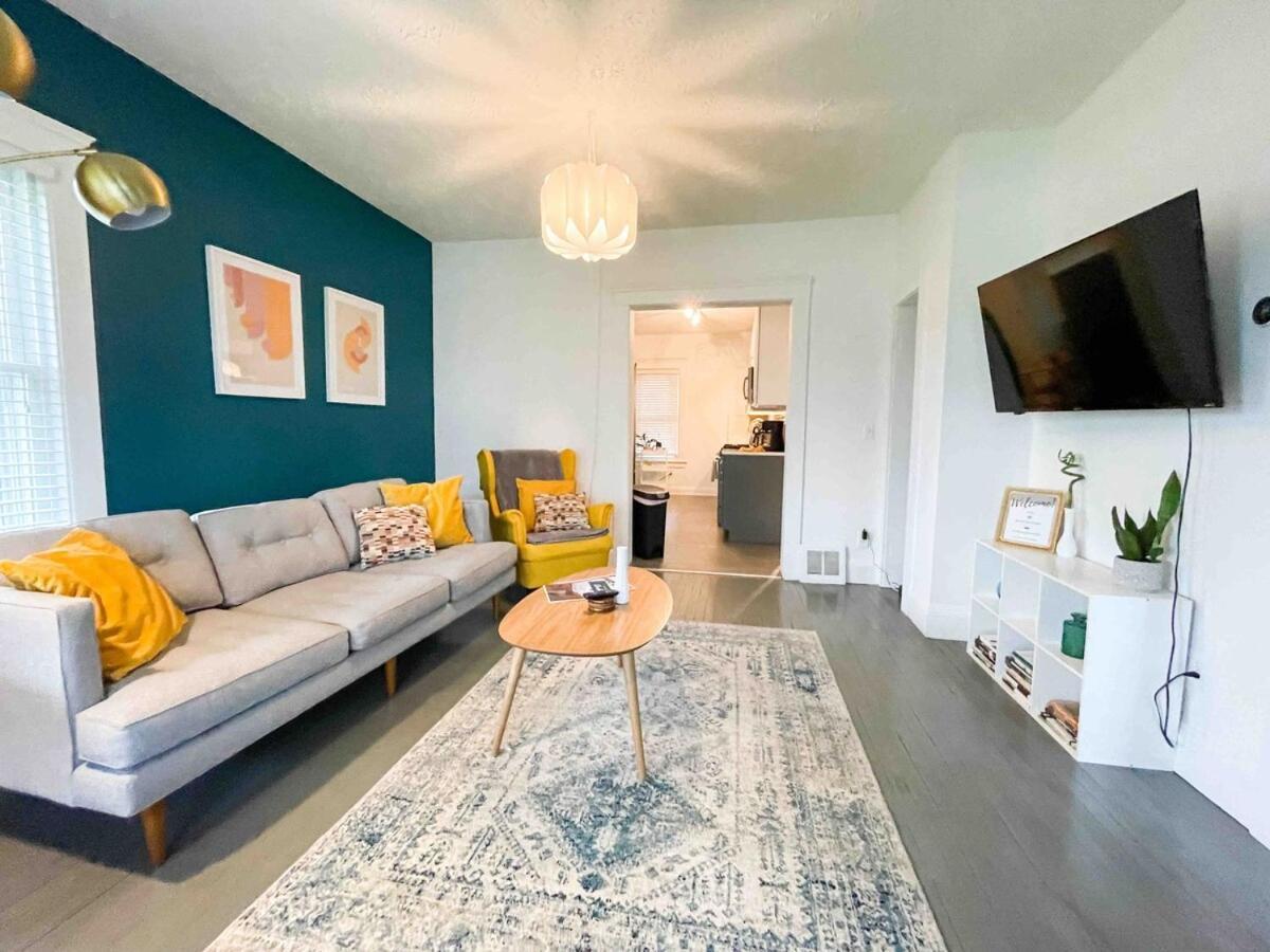 The Midcentury Modern 5 Min To Airport Pets! *